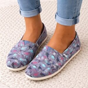 TOMS Slip On Women Sz 11 Grey‎ Dinosaur Print Casual Comfort Flats Loafers